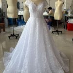 Women's Light Wedding Dress - Small Train & Yarn Lace Details